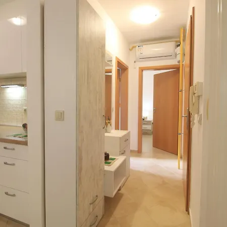 With Parking Space - Vodice, Vodice - 25206 Apartman *